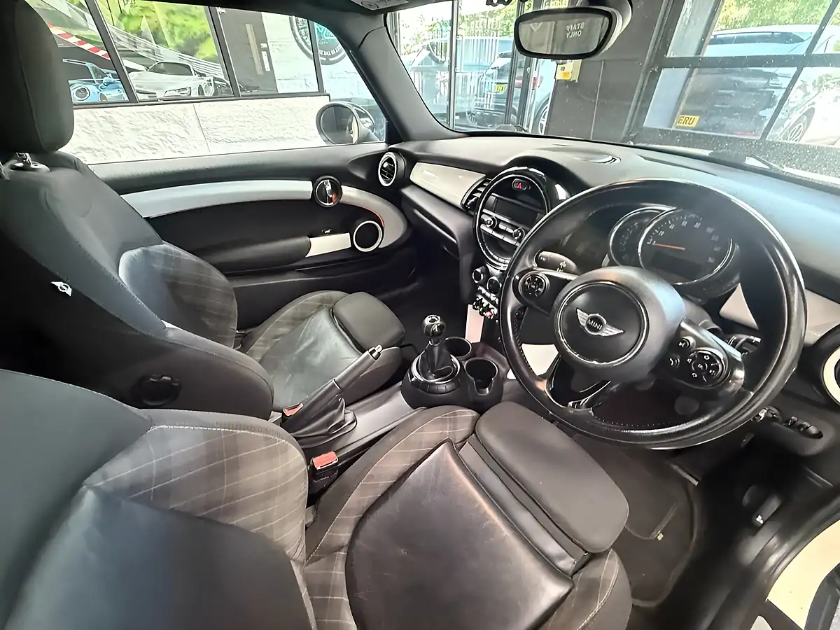 Used 2014 MINI Hatch Cooper White - Interior and Exterior details 3