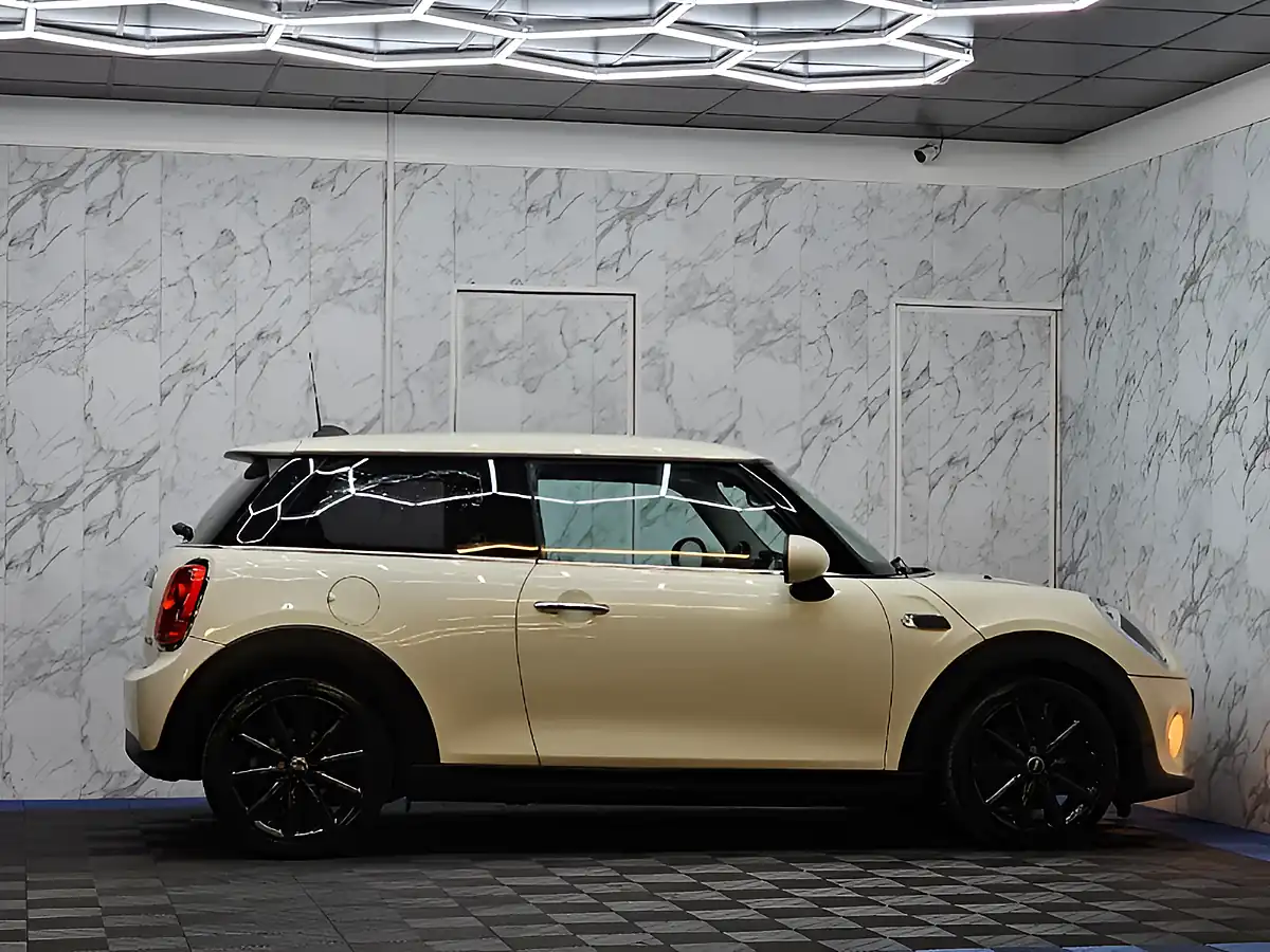 Used 2014 MINI Hatch Cooper White - Interior and Exterior details 10