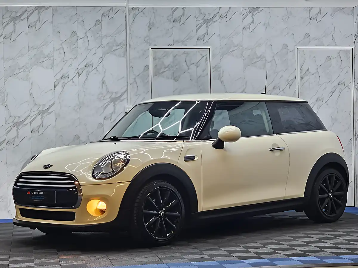 Used 2014 MINI Hatch Cooper White - Interior and Exterior details 4