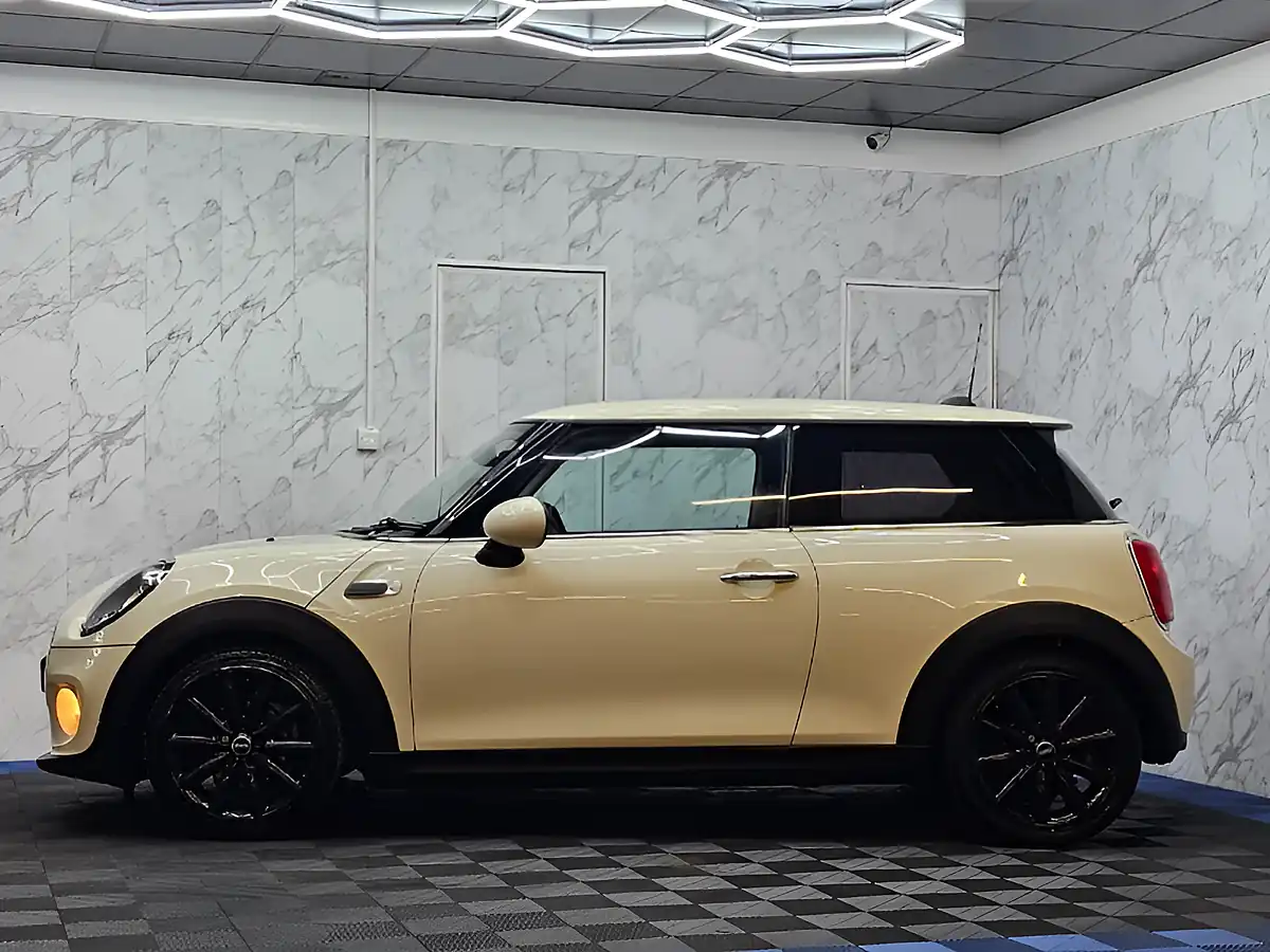 Used 2014 MINI Hatch Cooper White - Interior and Exterior details 8
