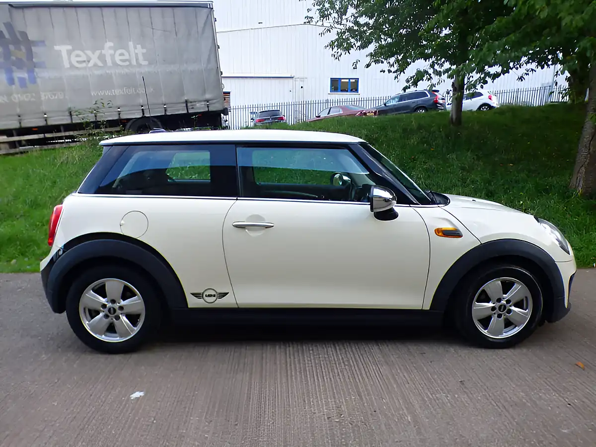 Used 2014 MINI Hatch Cooper White - Interior and Exterior details 10
