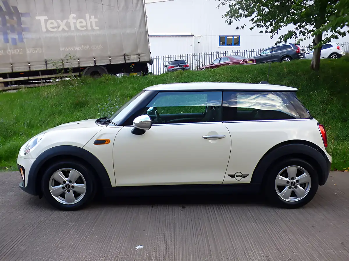 Used 2014 MINI Hatch Cooper White - Interior and Exterior details 15