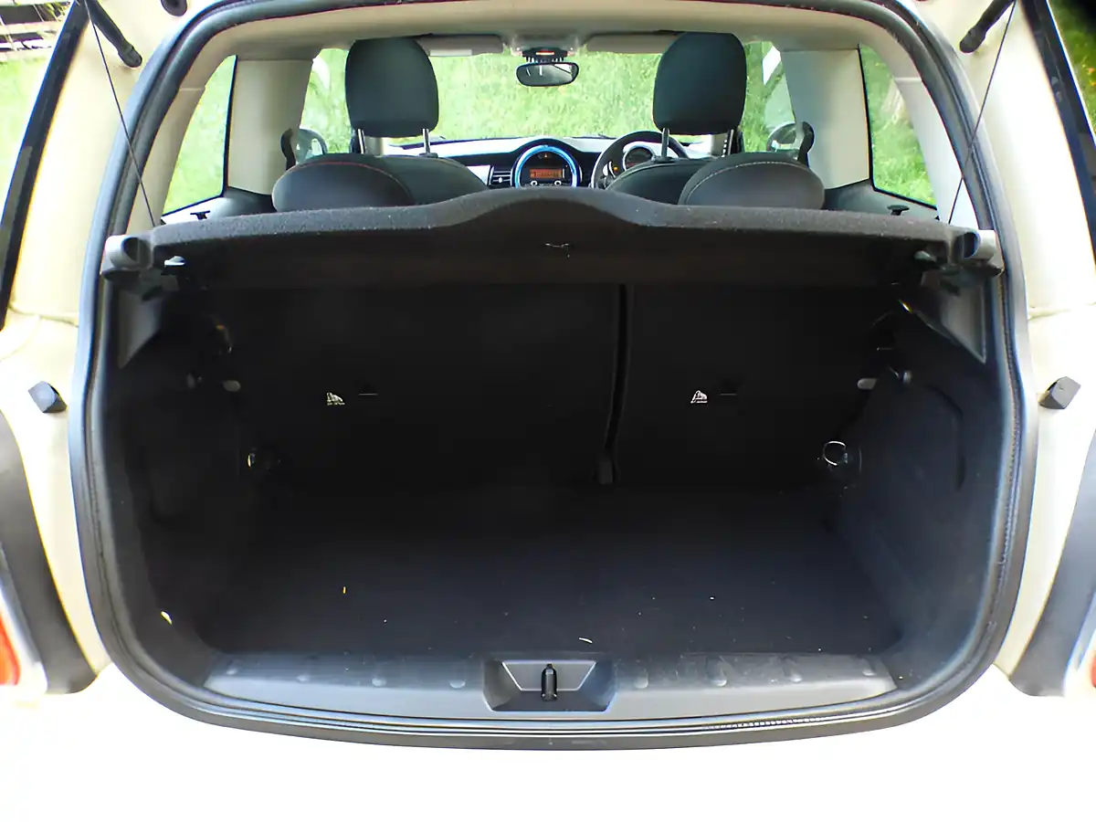 Used 2014 MINI Hatch Cooper White - Interior and Exterior details 16