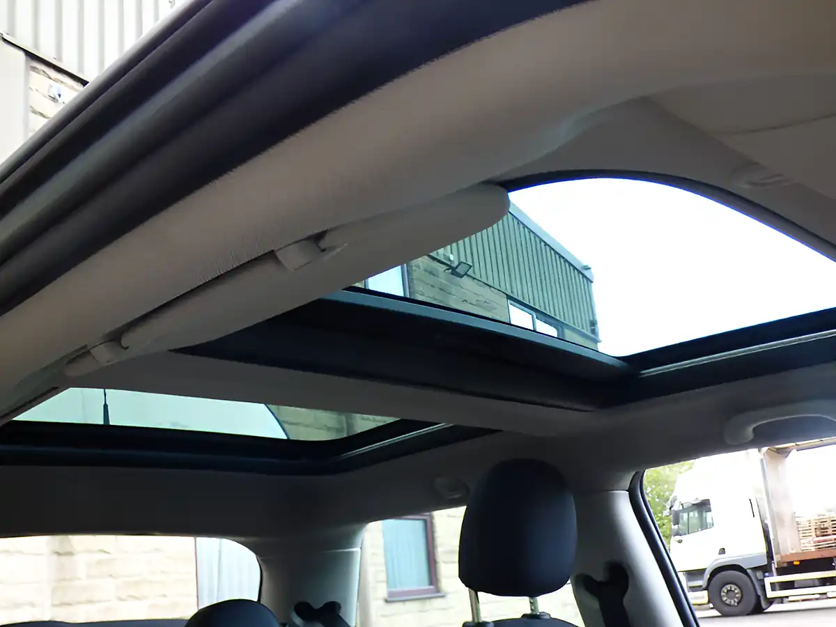 Used 2014 MINI Hatch Cooper White - Interior and Exterior details 7
