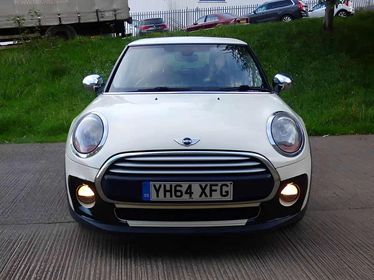 Used 2014 MINI Hatch Cooper White - Interior and Exterior details 9