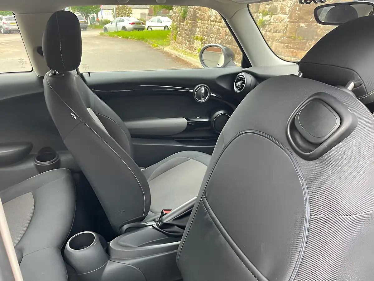 Used 2014 MINI Hatch Cooper White - Interior and Exterior details 12