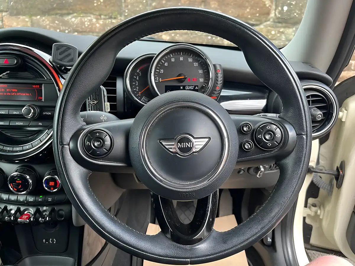 Used 2014 MINI Hatch Cooper White - Interior and Exterior details 20