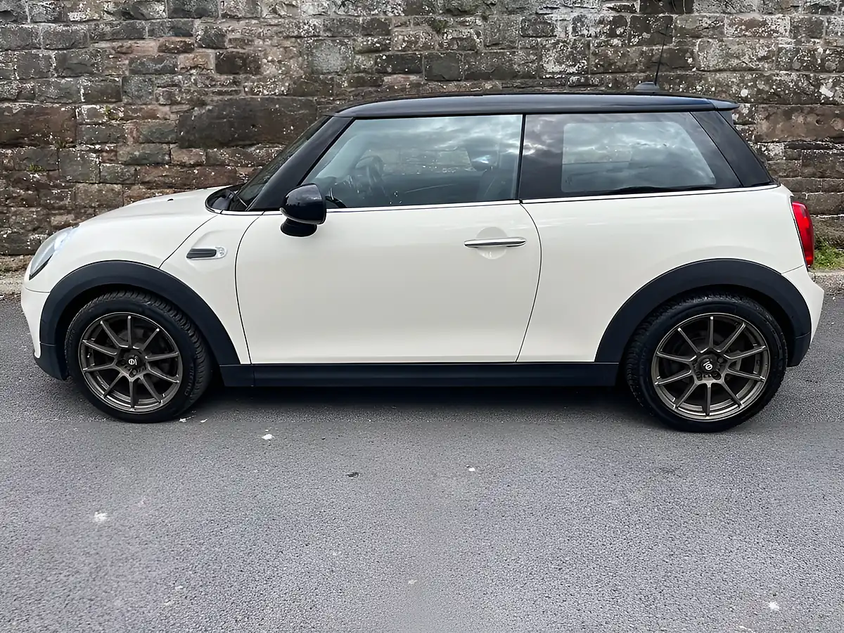 Used 2014 MINI Hatch Cooper White - Interior and Exterior details 4
