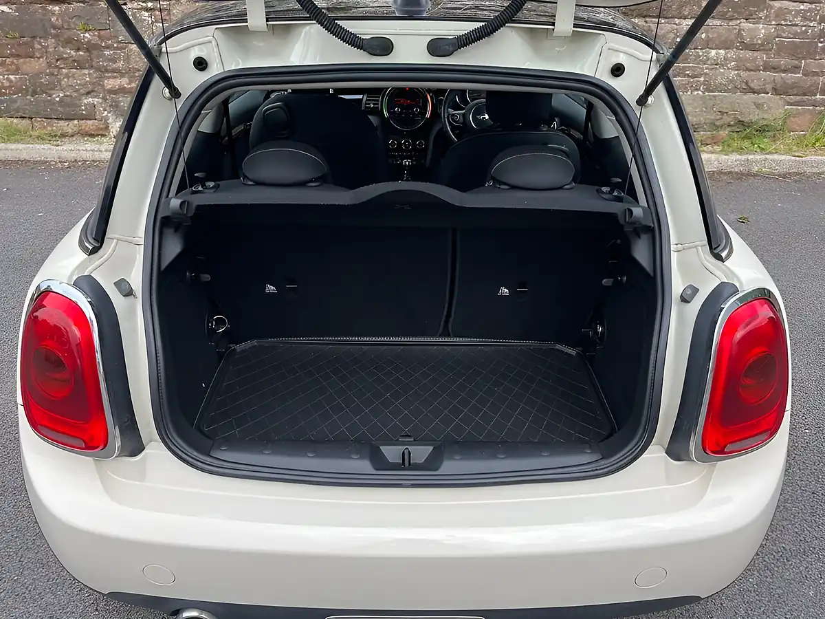 Used 2014 MINI Hatch Cooper White - Interior and Exterior details 8