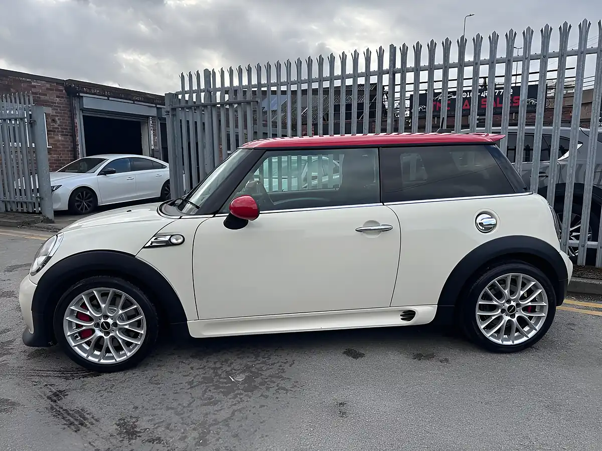 Used 2014 MINI Hatch John Cooper Works White - Interior and Exterior details 10