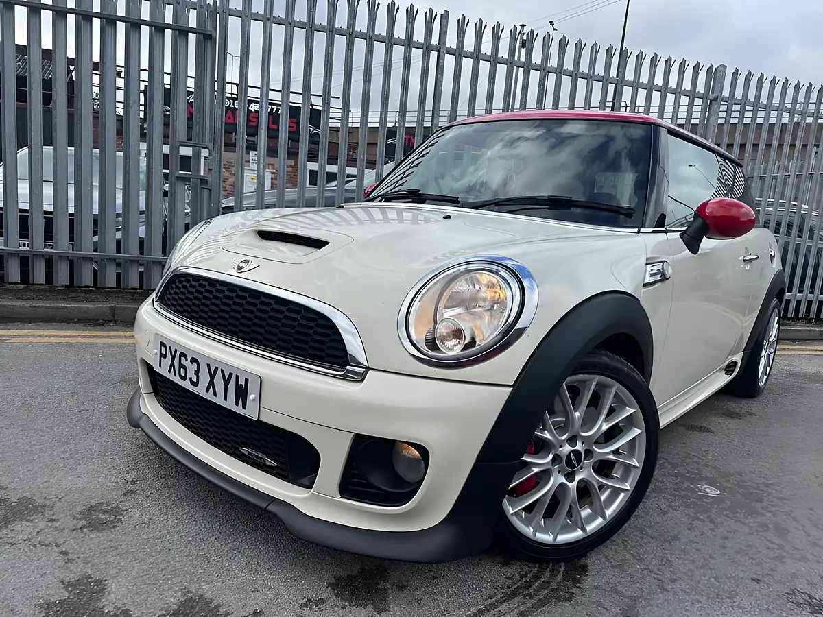 Used 2014 MINI Hatch John Cooper Works White - Interior and Exterior details 13