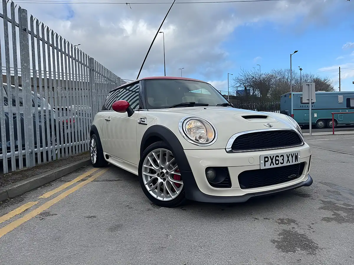 Used 2014 MINI Hatch John Cooper Works White - Interior and Exterior details 3