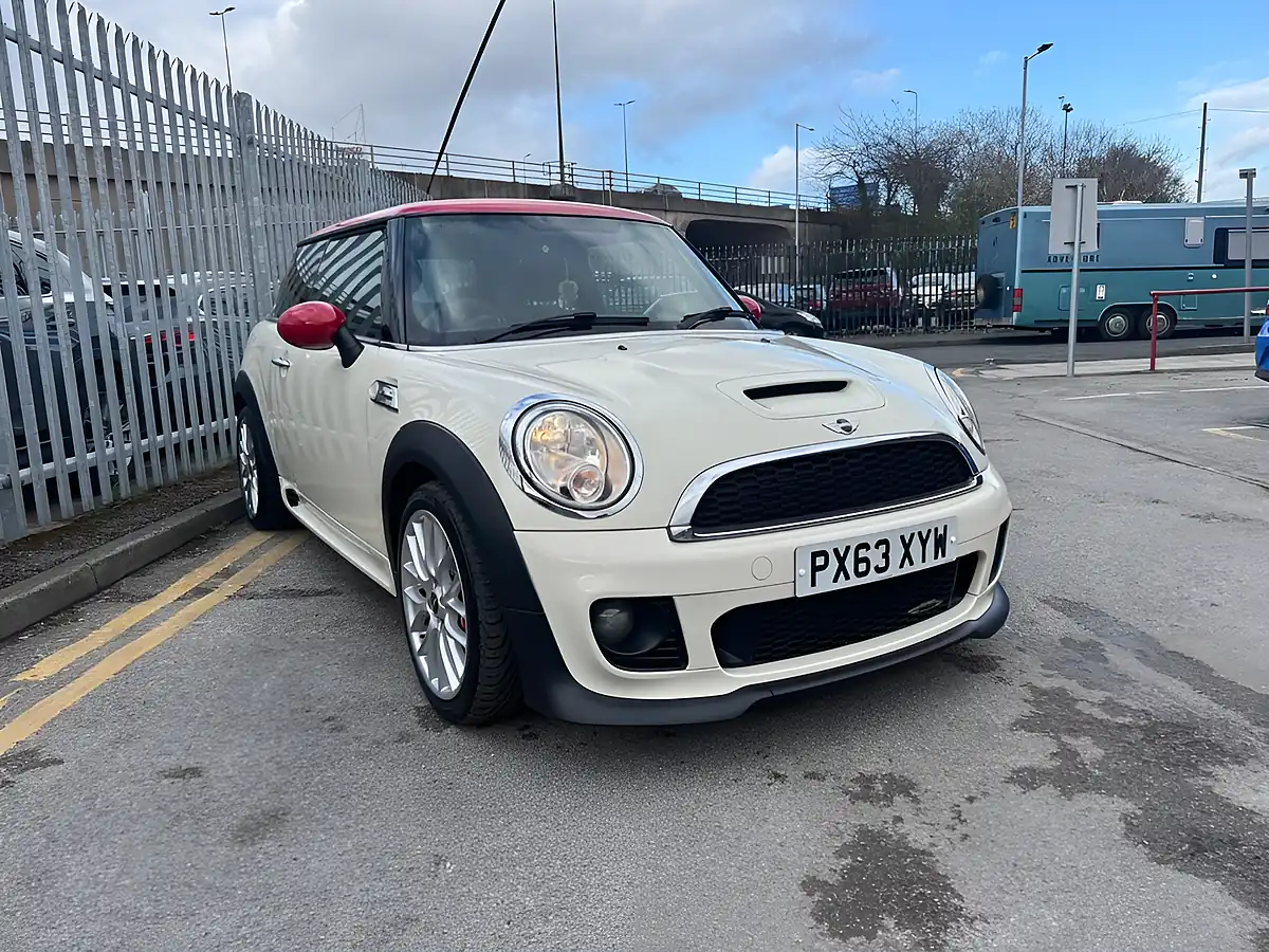 Used 2014 MINI Hatch John Cooper Works White - Interior and Exterior details 4