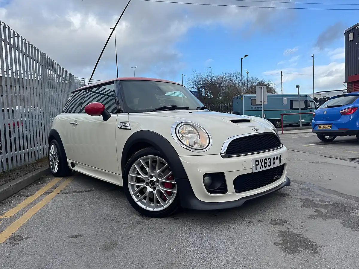 Used 2014 MINI Hatch John Cooper Works White - Interior and Exterior details 5