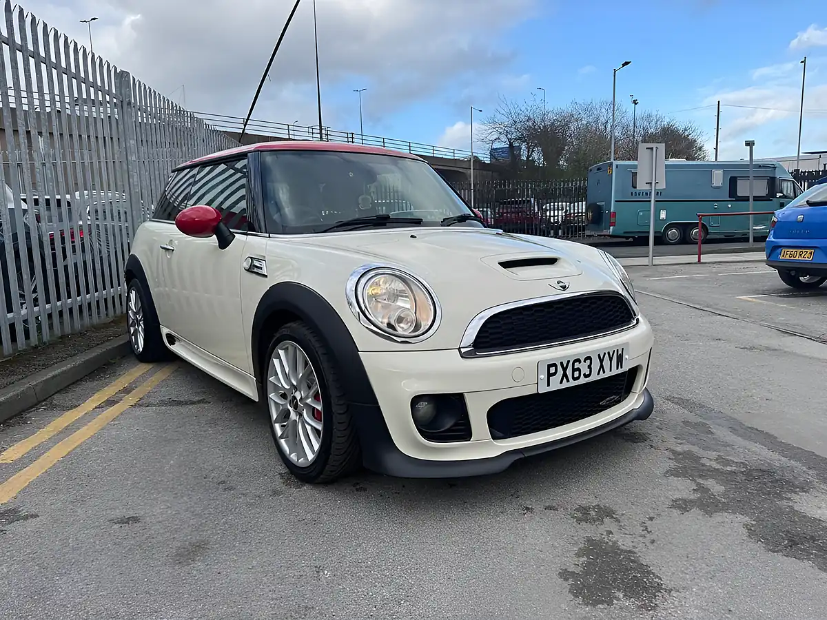 Used 2014 MINI Hatch John Cooper Works White - Interior and Exterior details 6