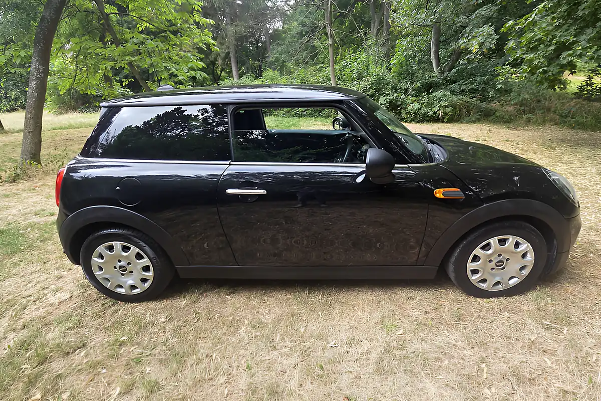 Used 2014 MINI Hatch One Black - Interior and Exterior details 10