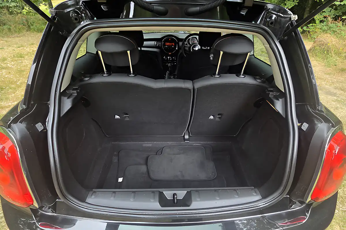 Used 2014 MINI Hatch One Black - Interior and Exterior details 11