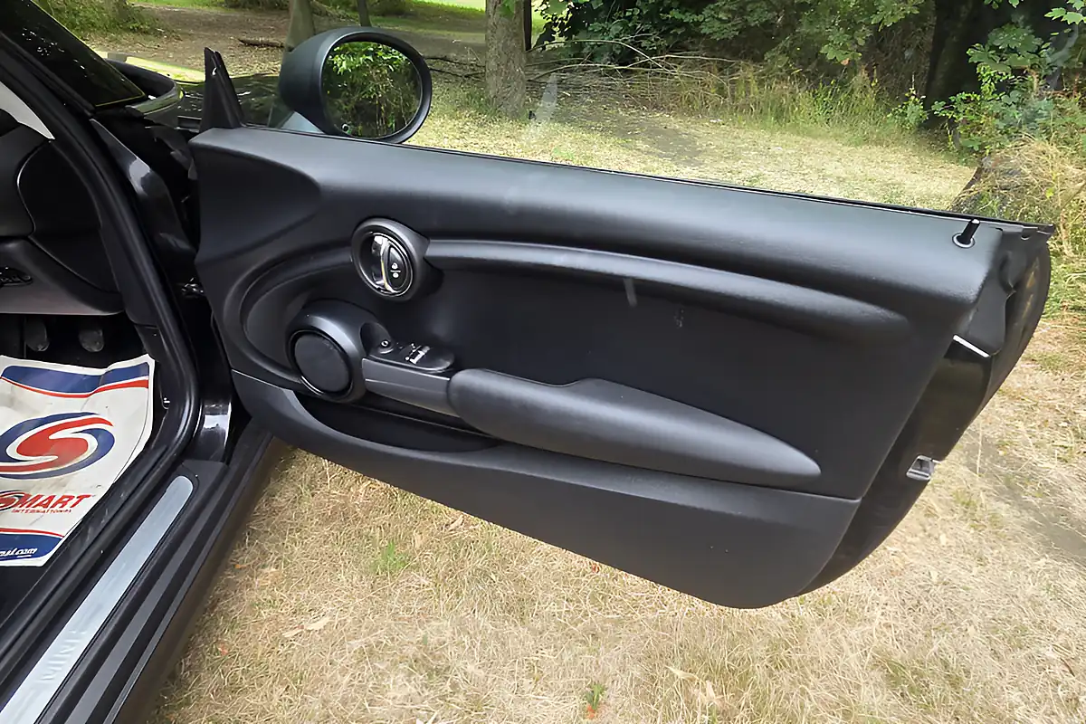 Used 2014 MINI Hatch One Black - Interior and Exterior details 12