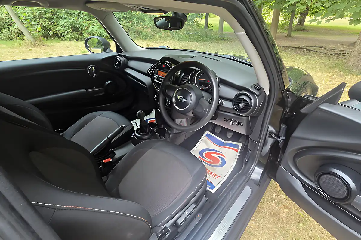 Used 2014 MINI Hatch One Black - Interior and Exterior details 15