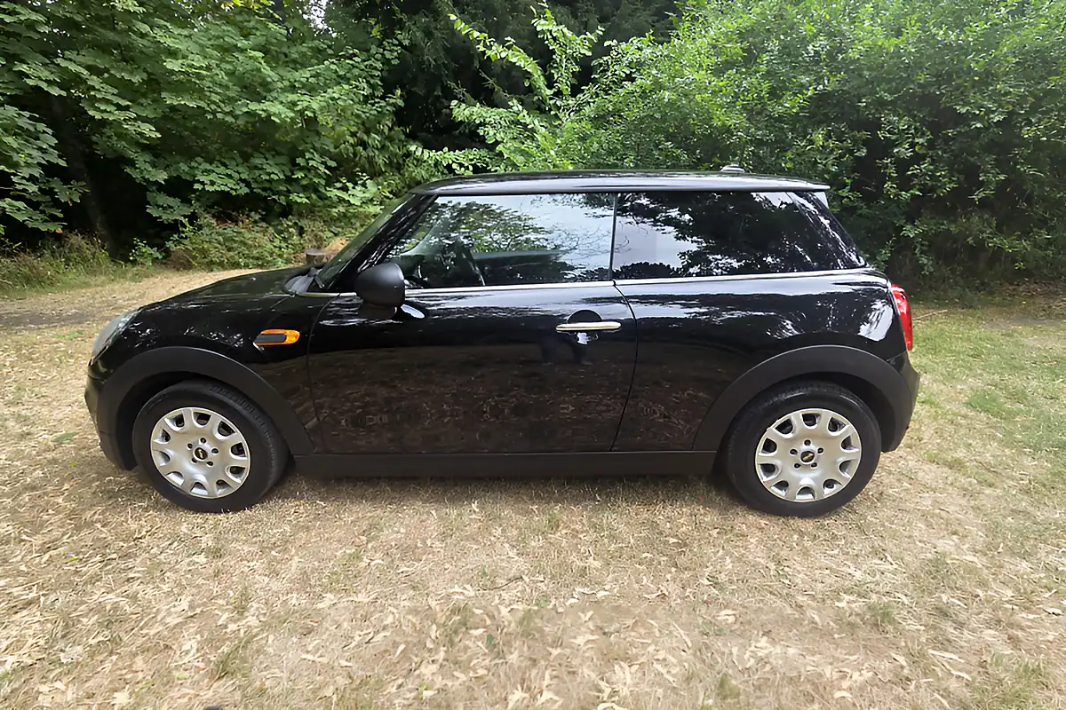 Used 2014 MINI Hatch One Black - Interior and Exterior details 5