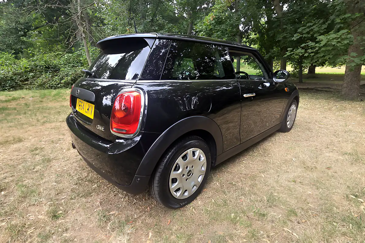 Used 2014 MINI Hatch One Black - Interior and Exterior details 7