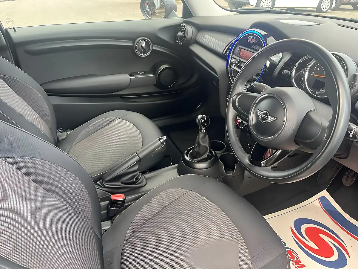 Used 2014 MINI Hatch One Brown - Interior and Exterior details 11