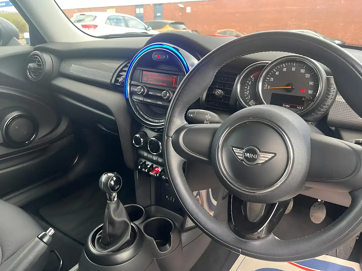 Used 2014 MINI Hatch One Brown - Interior and Exterior details 13