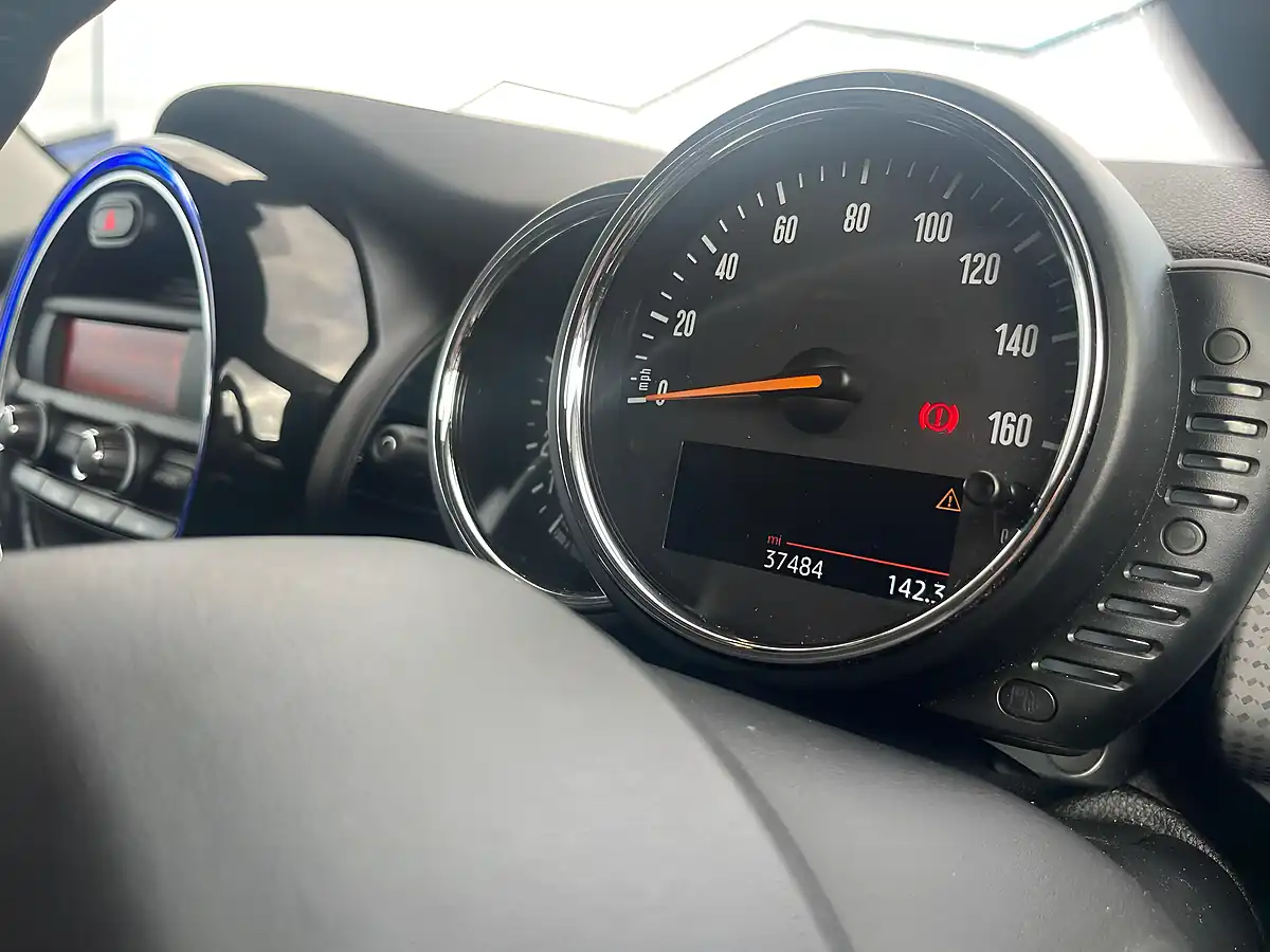 Used 2014 MINI Hatch One Brown - Interior and Exterior details 14