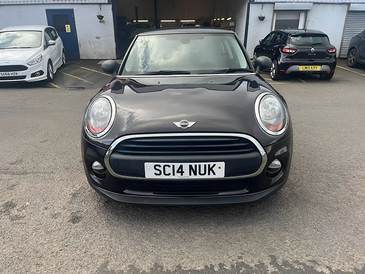 Used 2014 MINI Hatch One Brown - Interior and Exterior details 2