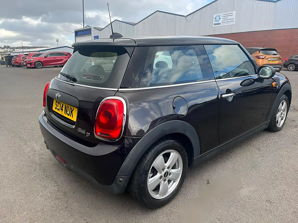 Used 2014 MINI Hatch One Brown - Interior and Exterior details 5