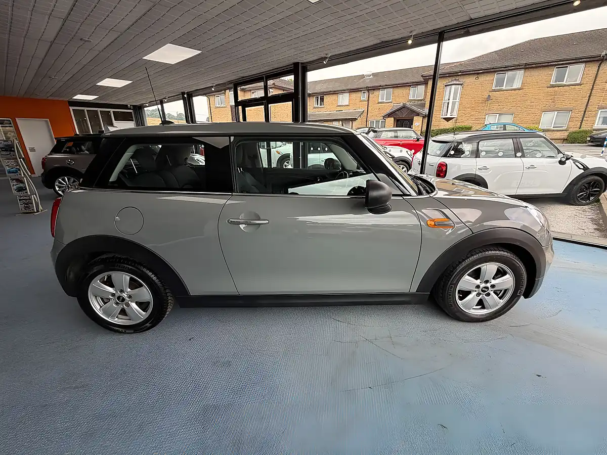 Used 2014 MINI Hatch One Grey - Interior and Exterior details 2