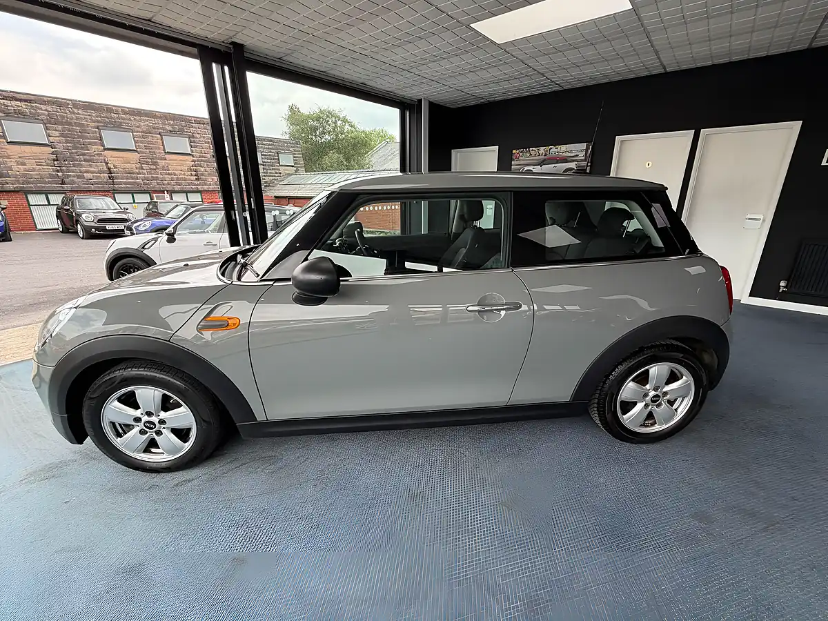 Used 2014 MINI Hatch One Grey - Interior and Exterior details 6