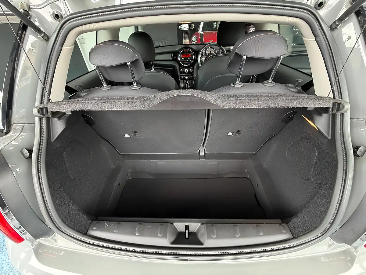 Used 2014 MINI Hatch One Grey - Interior and Exterior details 9