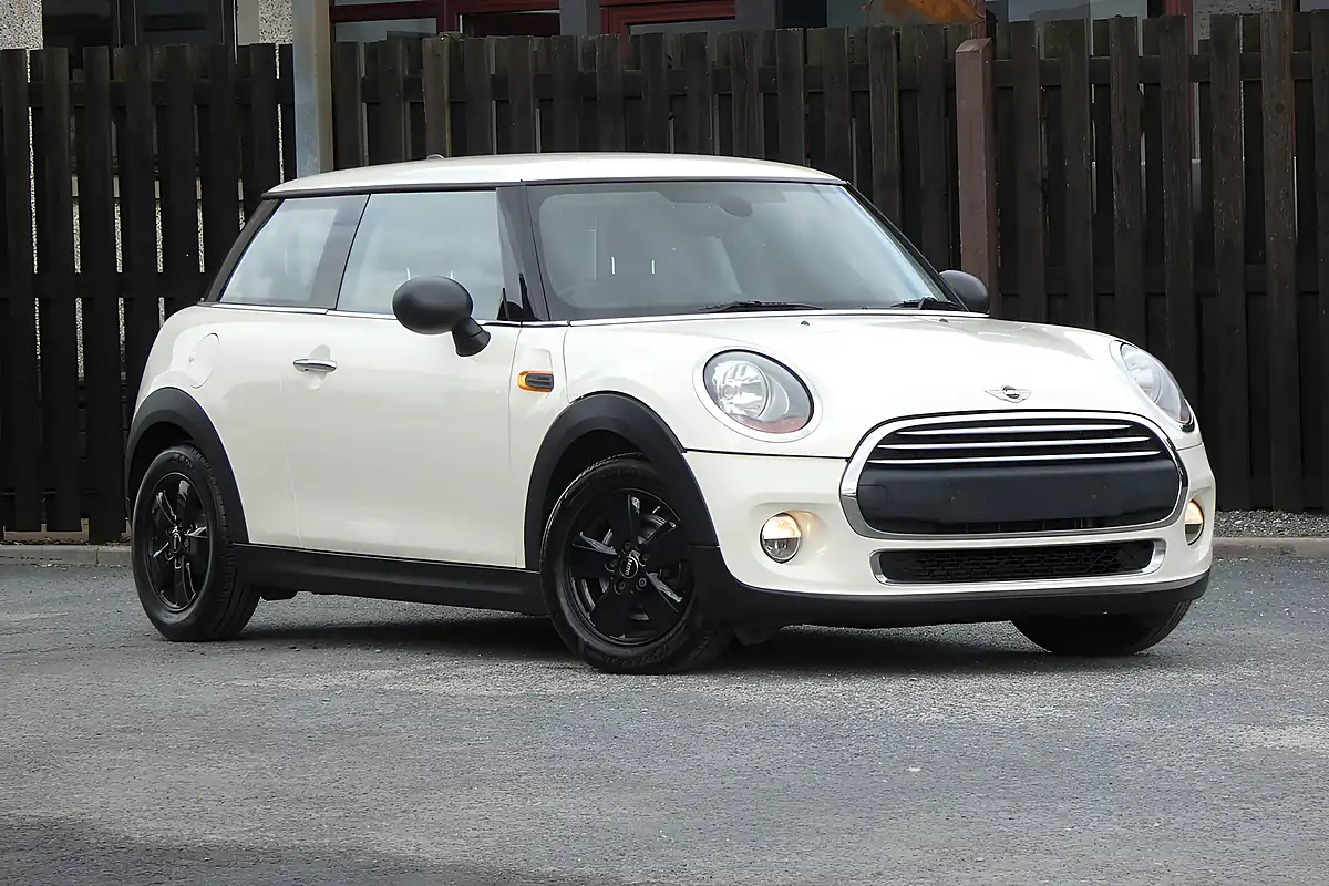 Used 2014 MINI Hatch One Pepper White - Front View