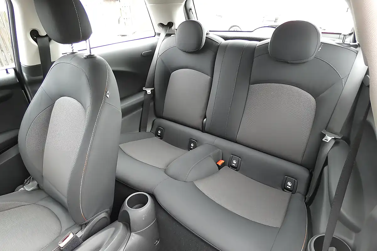 Used 2014 MINI Hatch One Pepper White - Interior and Exterior details 11