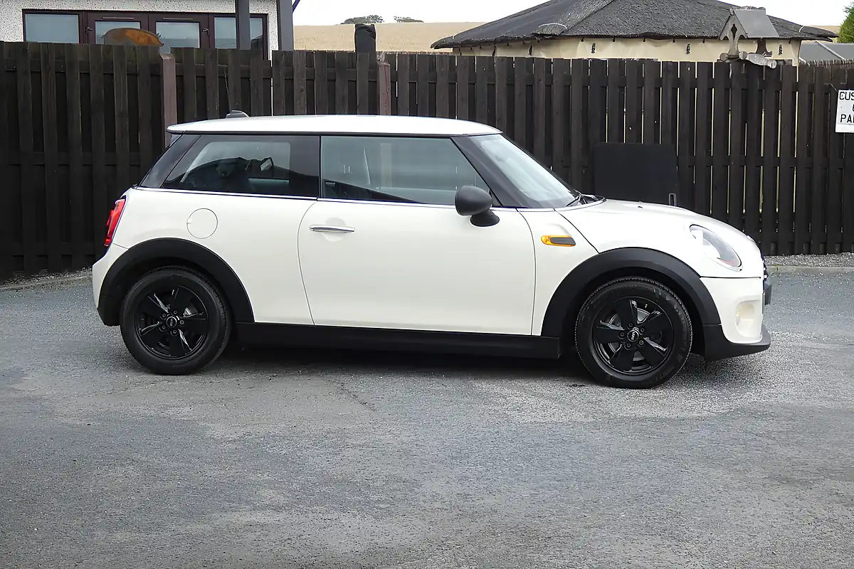 Used 2014 MINI Hatch One Pepper White - Interior and Exterior details 2