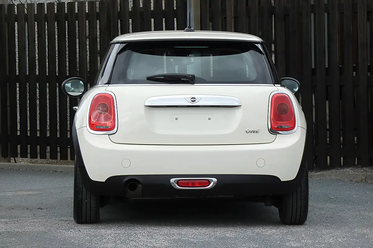 Used 2014 MINI Hatch One Pepper White - Interior and Exterior details 3