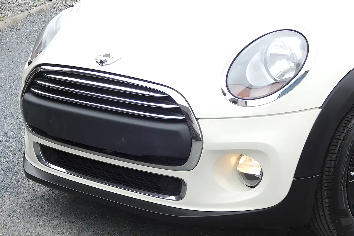 Used 2014 MINI Hatch One Pepper White - Interior and Exterior details 6