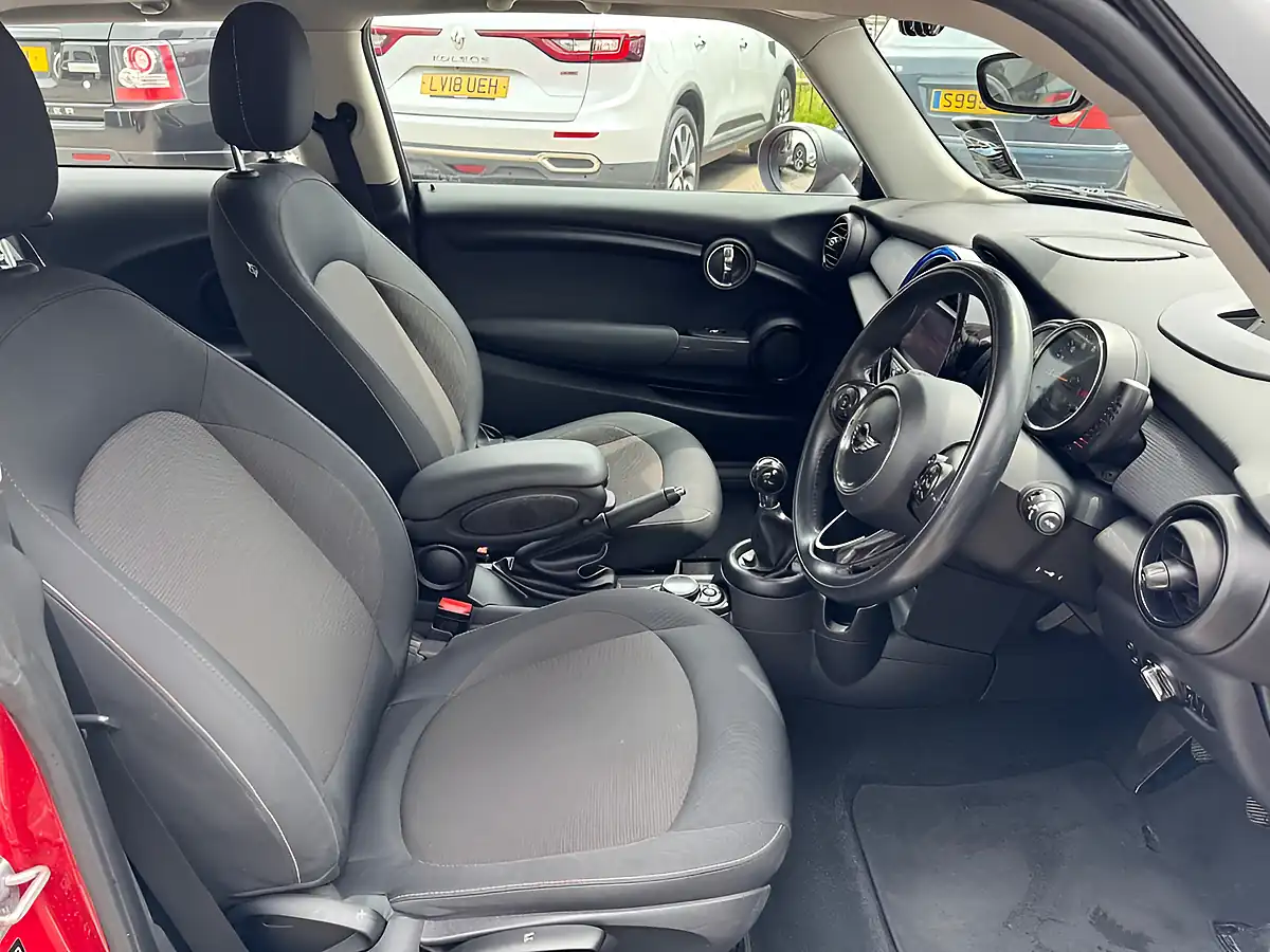 Used 2014 MINI Hatch One Red - Interior and Exterior details 10