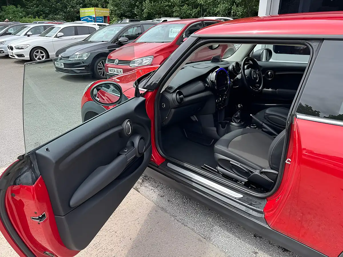 Used 2014 MINI Hatch One Red - Interior and Exterior details 15