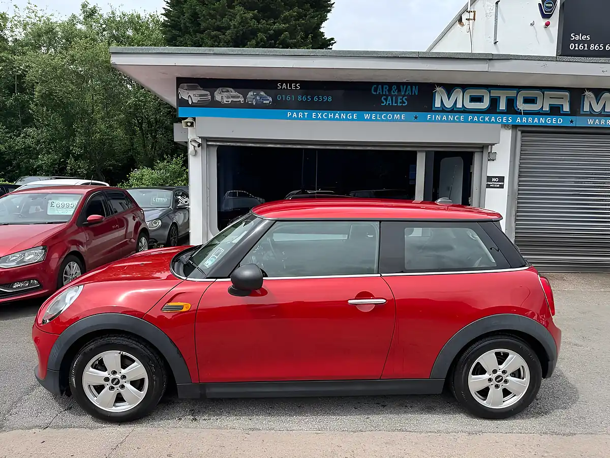 Used 2014 MINI Hatch One Red - Interior and Exterior details 2