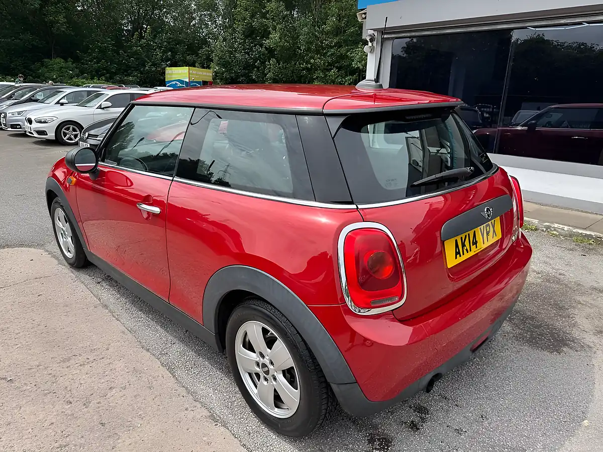 Used 2014 MINI Hatch One Red - Interior and Exterior details 3