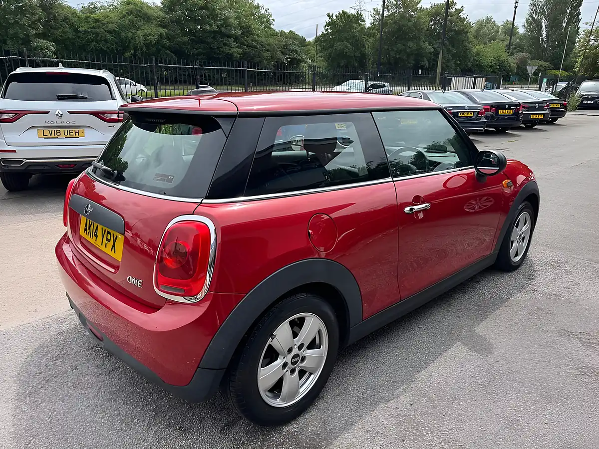 Used 2014 MINI Hatch One Red - Interior and Exterior details 4