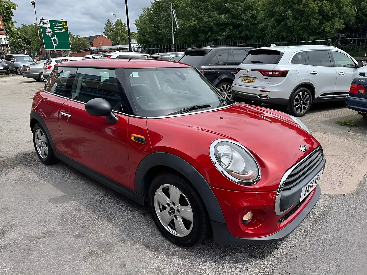 Used 2014 MINI Hatch One Red - Interior and Exterior details 6