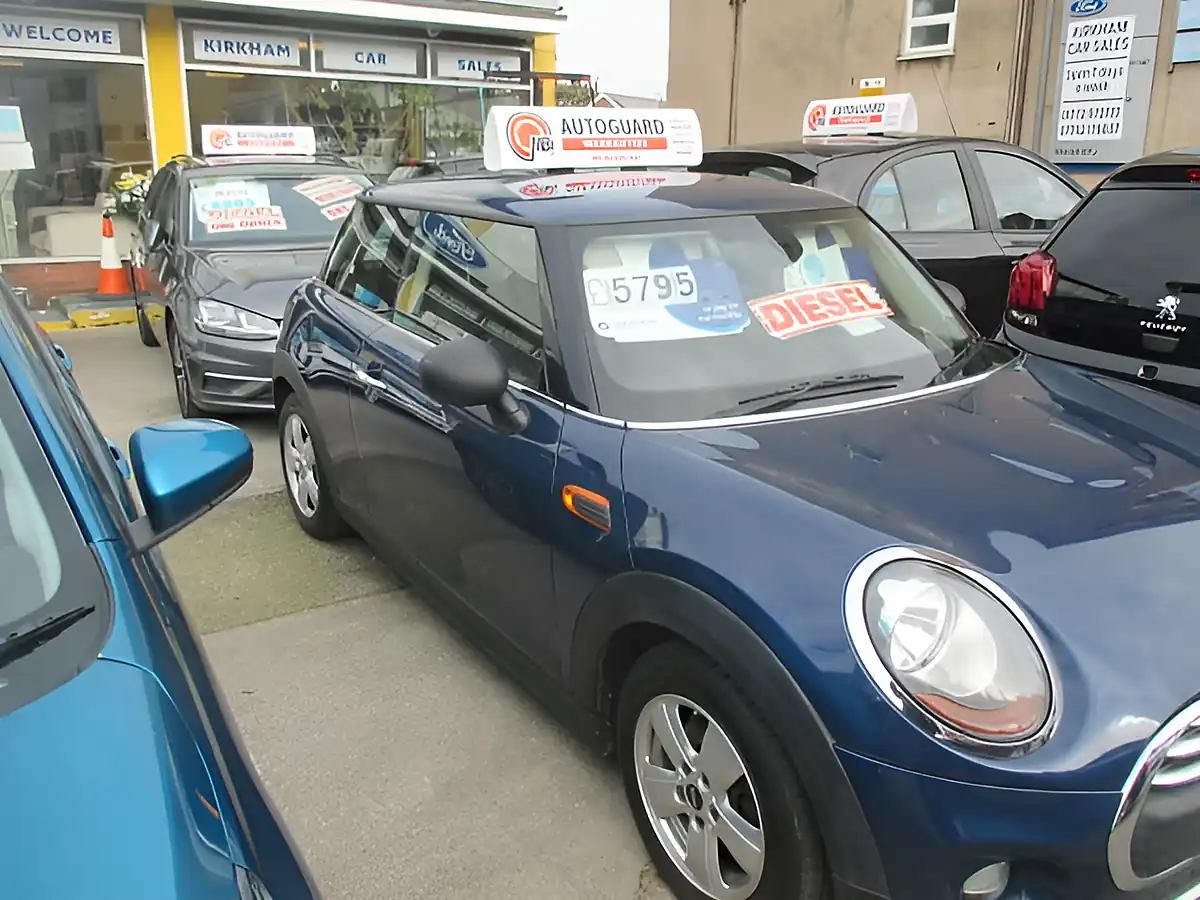 Used 2014 MINI One Blue - Interior and Exterior details 3
