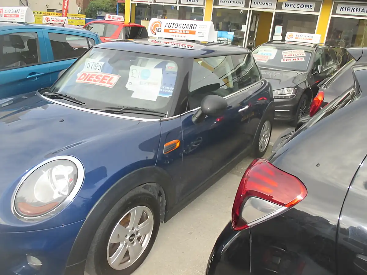 Used 2014 MINI One Blue - Interior and Exterior details 4