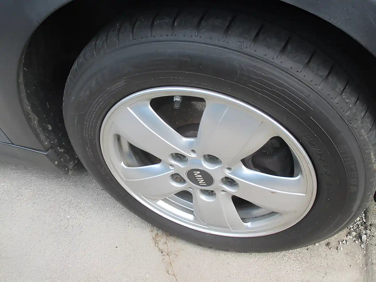 Used 2014 MINI One Blue - Interior and Exterior details 6