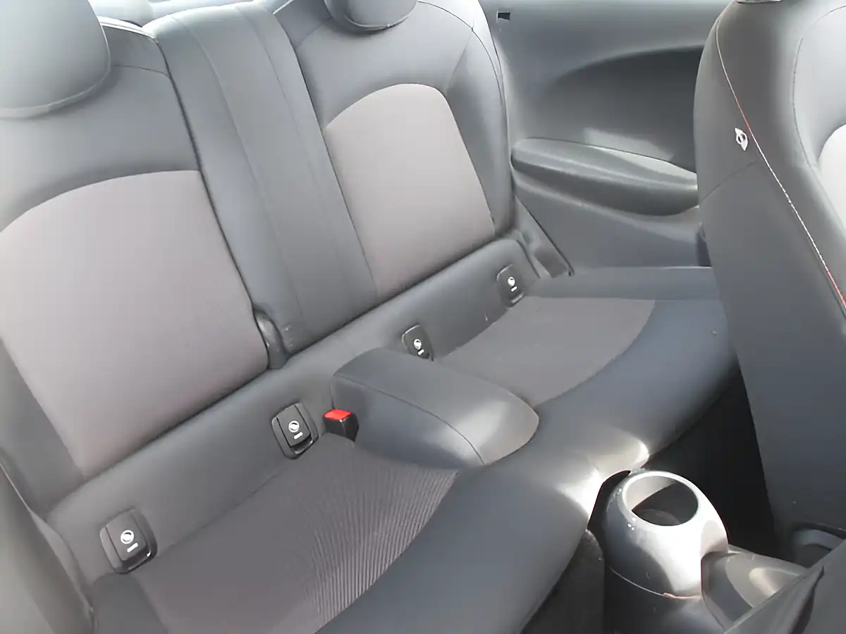 Used 2014 MINI One Blue - Interior and Exterior details 7