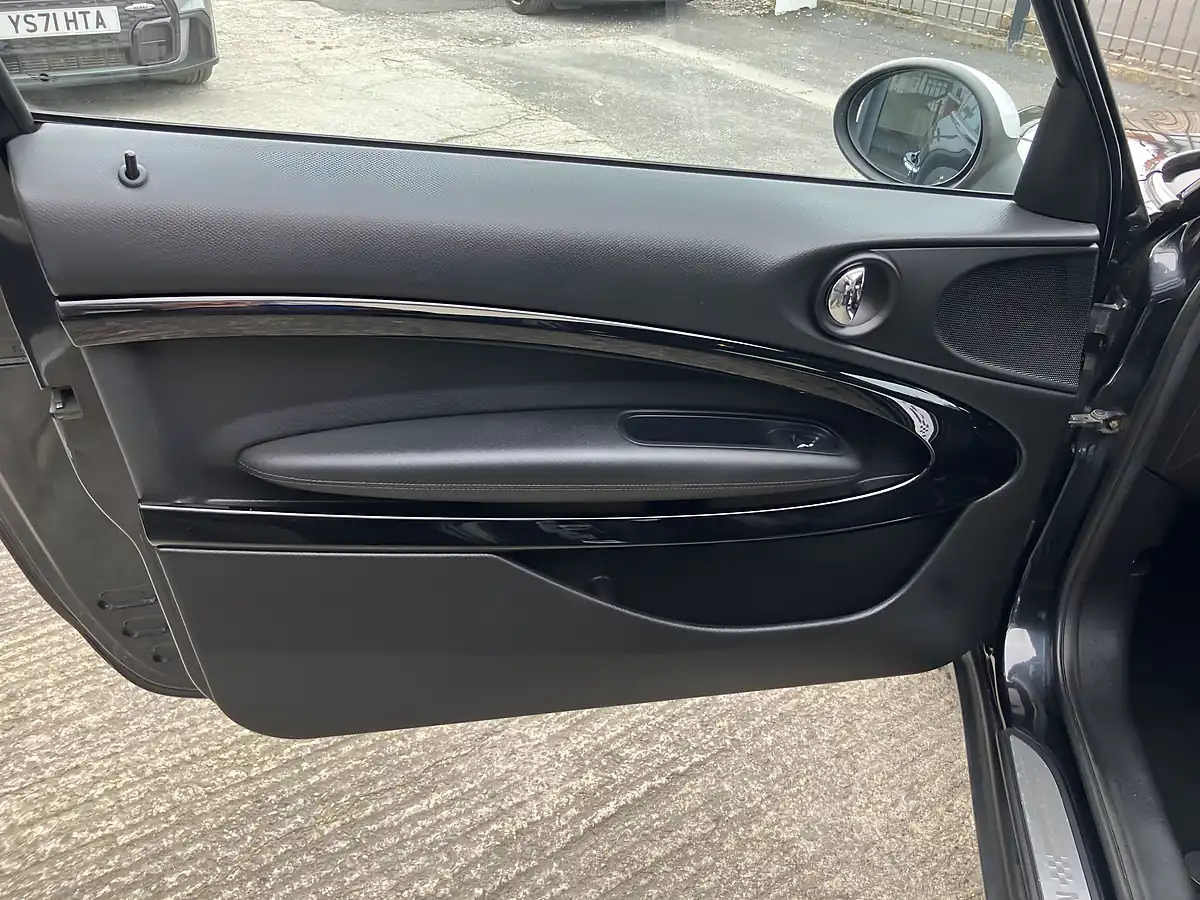 Used 2014 MINI Paceman Chili Ii Pack Absolute Black Metallic - Interior and Exterior details 11