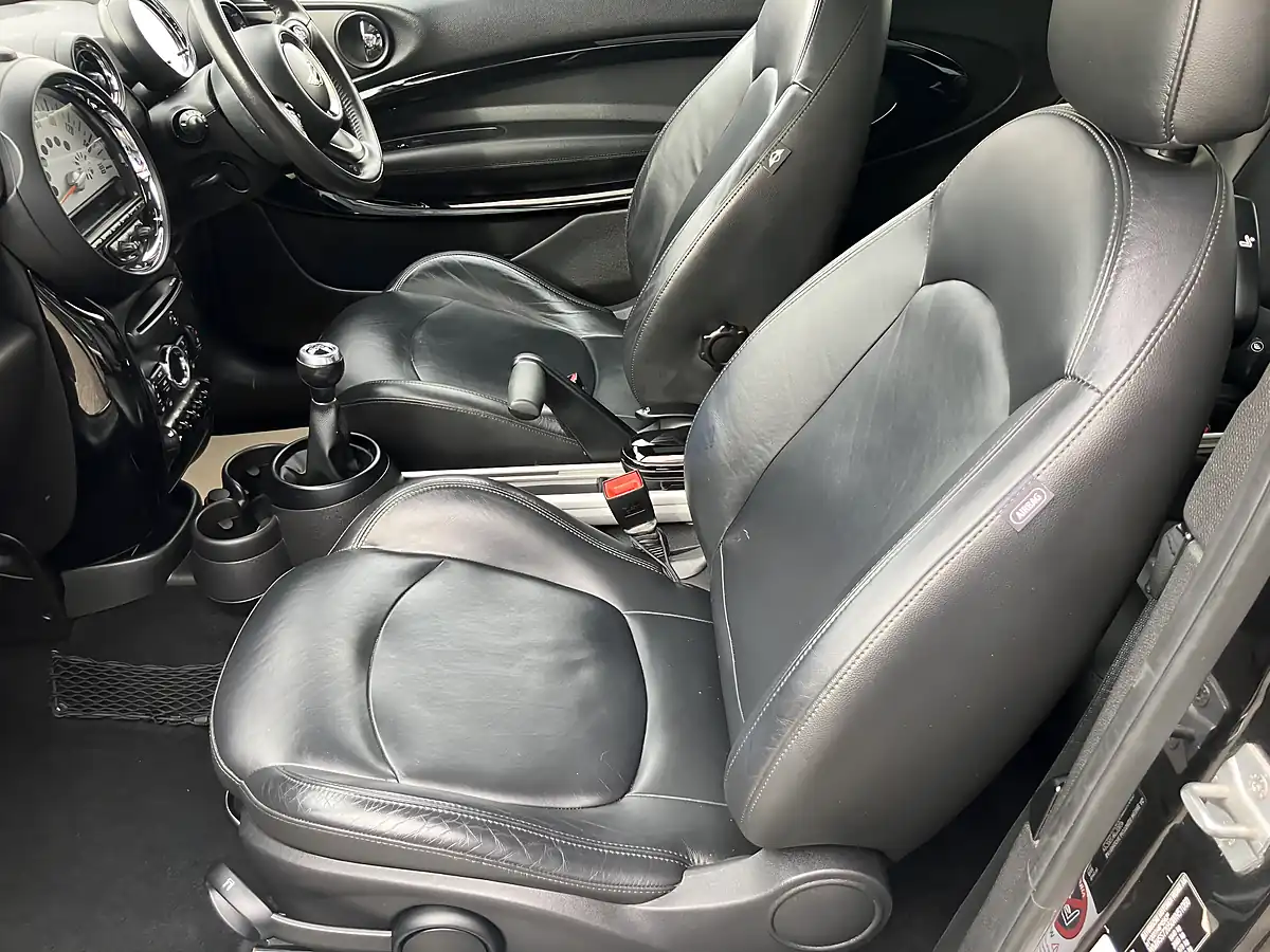 Used 2014 MINI Paceman Chili Ii Pack Absolute Black Metallic - Interior and Exterior details 13